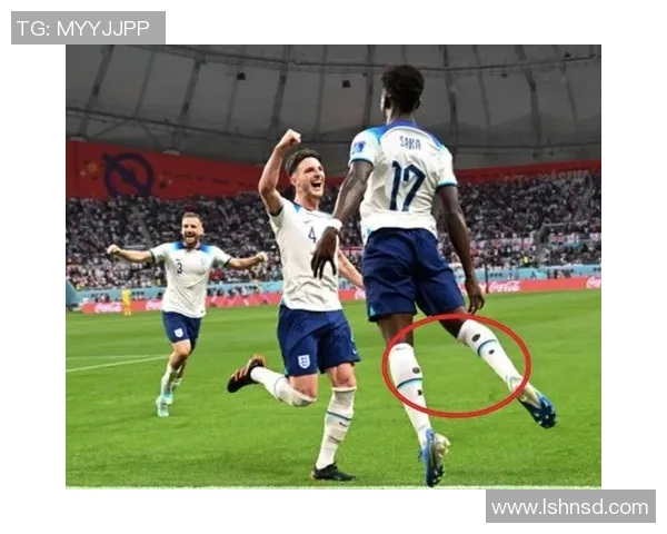 短足球袜球星穿搭风潮引领时尚潮流 展现运动与个性完美融合